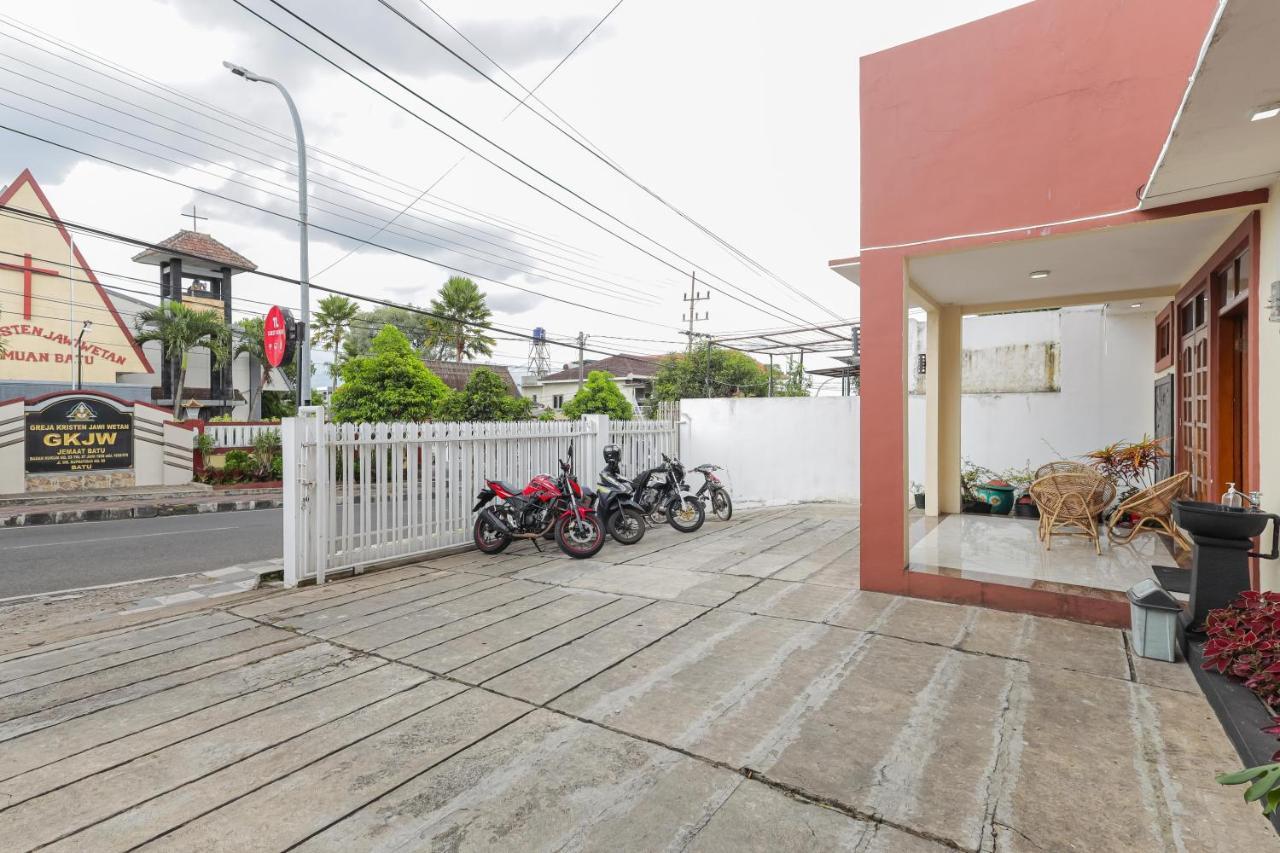 Reddoorz At Wr Supratman Batu Hotell Batu  Eksteriør bilde