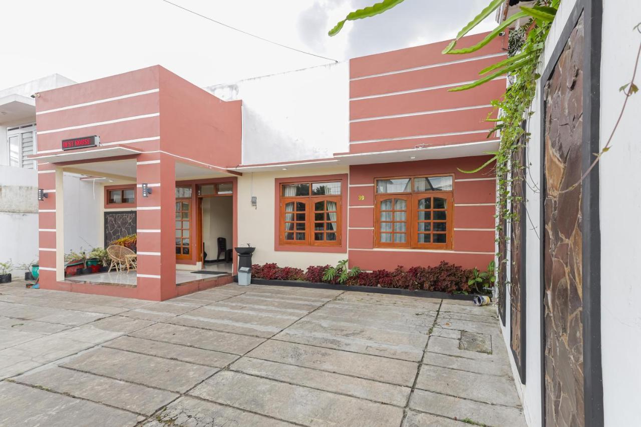 Reddoorz At Wr Supratman Batu Hotell Batu  Eksteriør bilde
