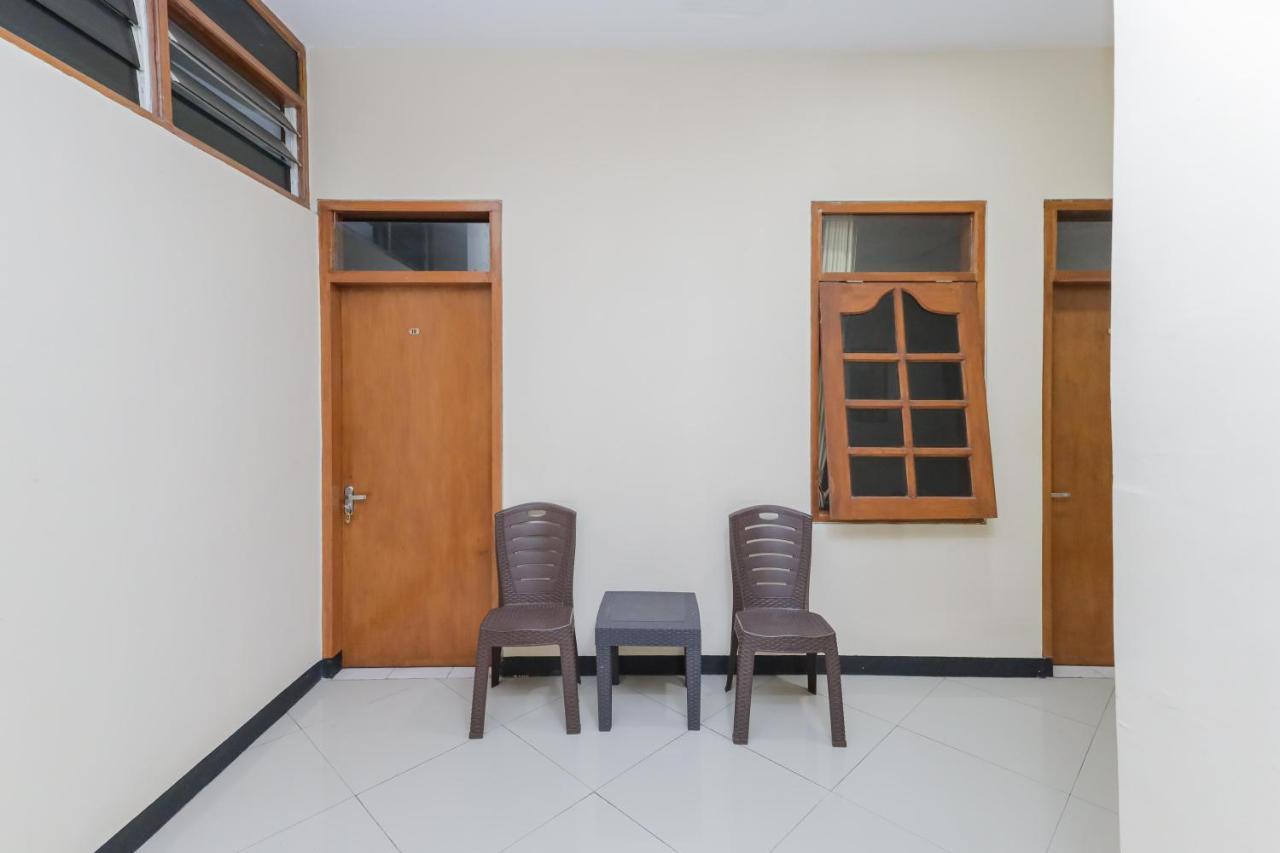 Reddoorz At Wr Supratman Batu Hotell Batu  Eksteriør bilde